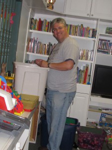 Kyle Rhodes, an Avery Dennison employee volunteering on Day of Caring at Forbes House, helps organize the shelter playroom.