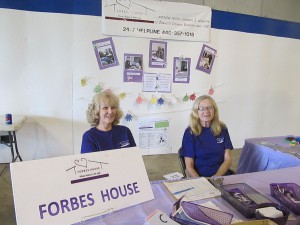 1473  VOLUNTEERS MAN THE FAIR BOOTH 1